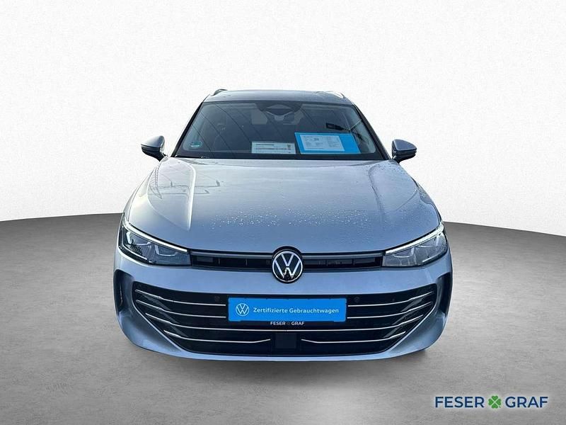 Gebraucht VW Passat Elegance 150 PS (110 kW) 2024 Oyster silver metallic Kombi