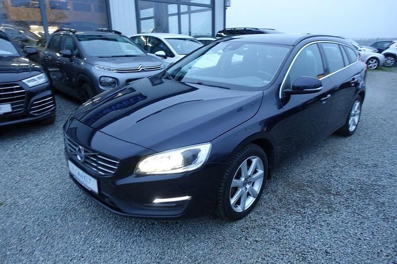 Gebraucht Volvo V60 150 PS (110 kW) 2017 Blau Kombi
