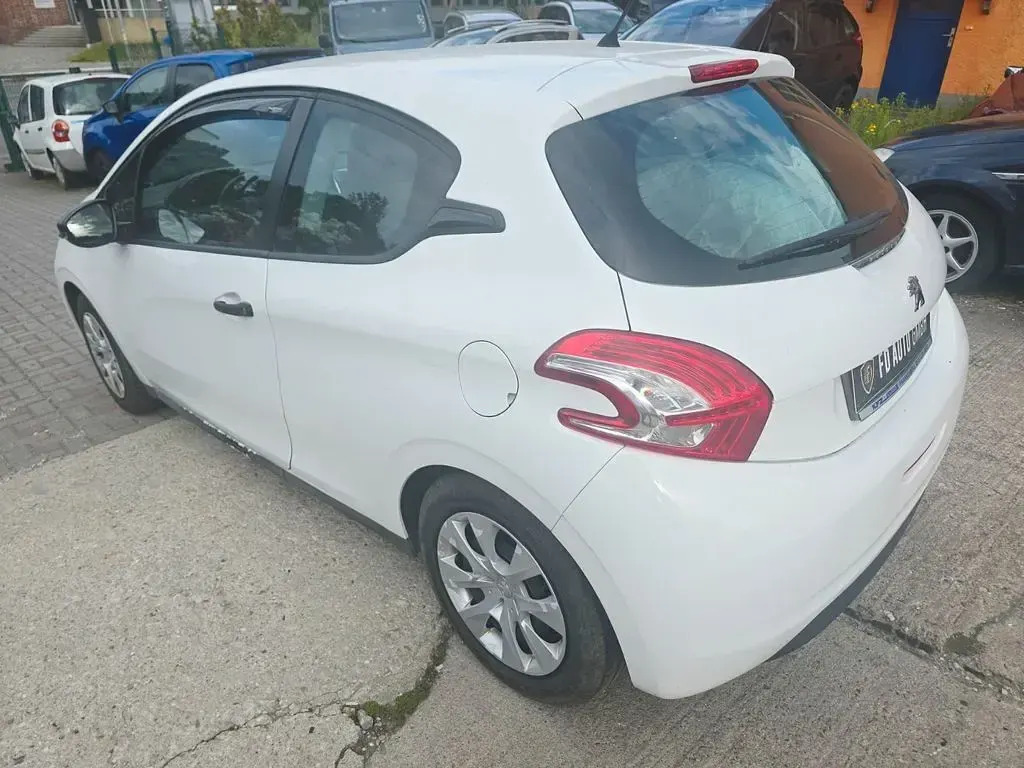 Gebraucht Peugeot 208 Access 68 PS (50 kW) 2013 Weiß Kleinwagen