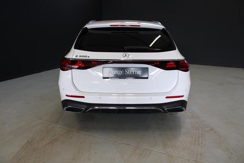 Gebraucht Mercedes E300 AMG 313 PS (230 kW) 2024 Polarweiss Kombi
