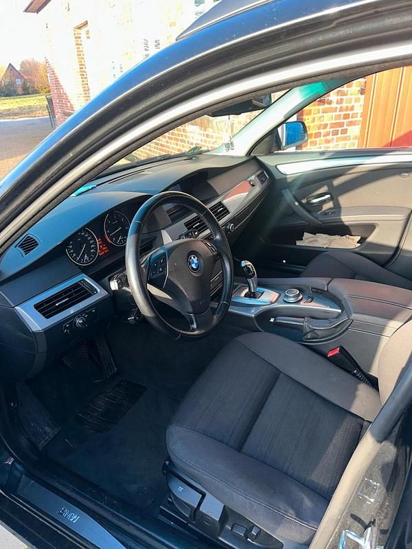Gebraucht BMW 525 197 PS (144 kW) 2008 Schwarz Kombi