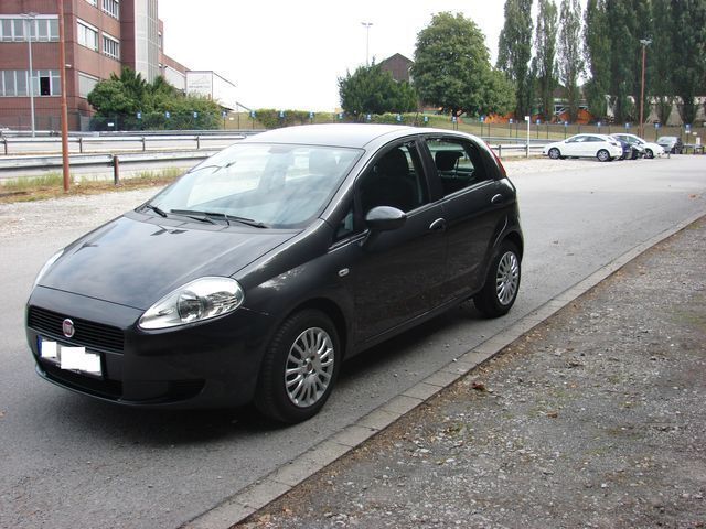 Gebraucht Fiat Grande Punto Dynamic 78 PS (57 kW) 2010 Grau metallic Kleinwagen