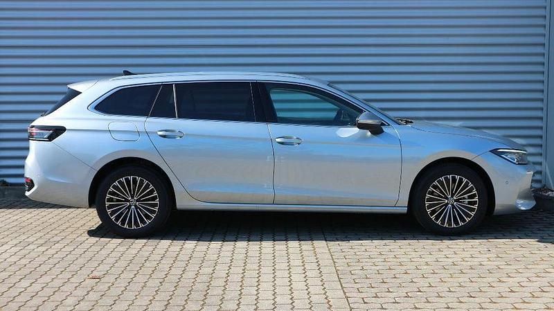 Neu VW Passat Elegance 150 PS (110 kW) 2025 Silber Kombi