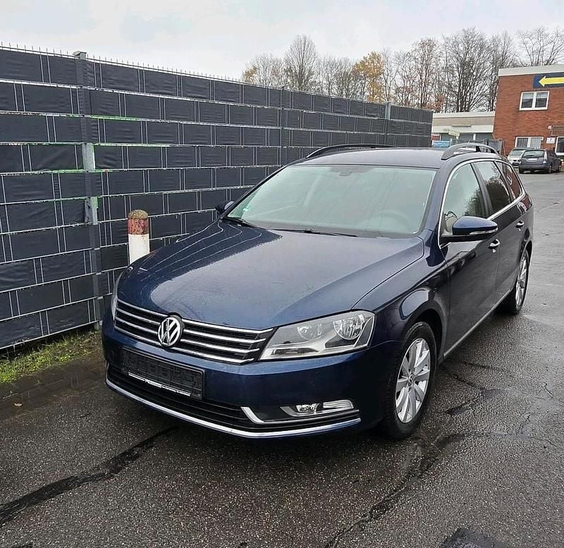 Gebraucht VW Passat 140 PS (102 kW) 2011 Blau Kombi