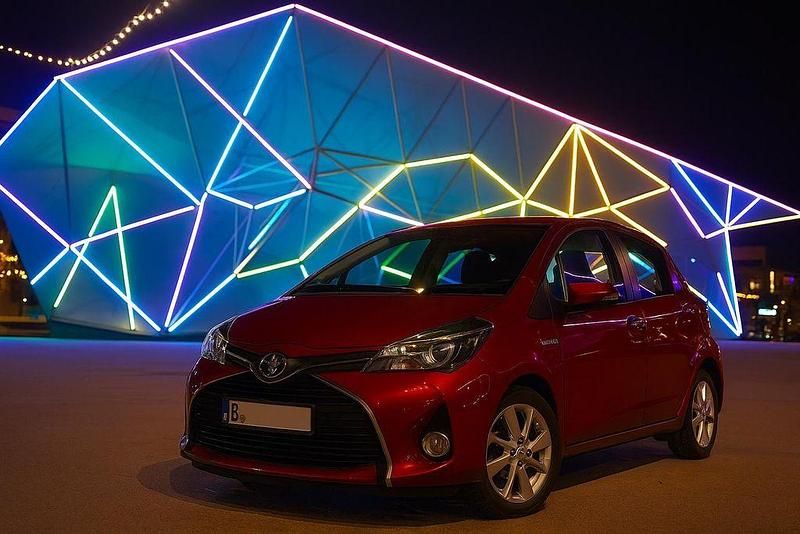Rot Gebraucht 2014 Toyota Yaris Hybrid Kleinwagen | 9.500 € (Fairer Preis) - Bild 1/4