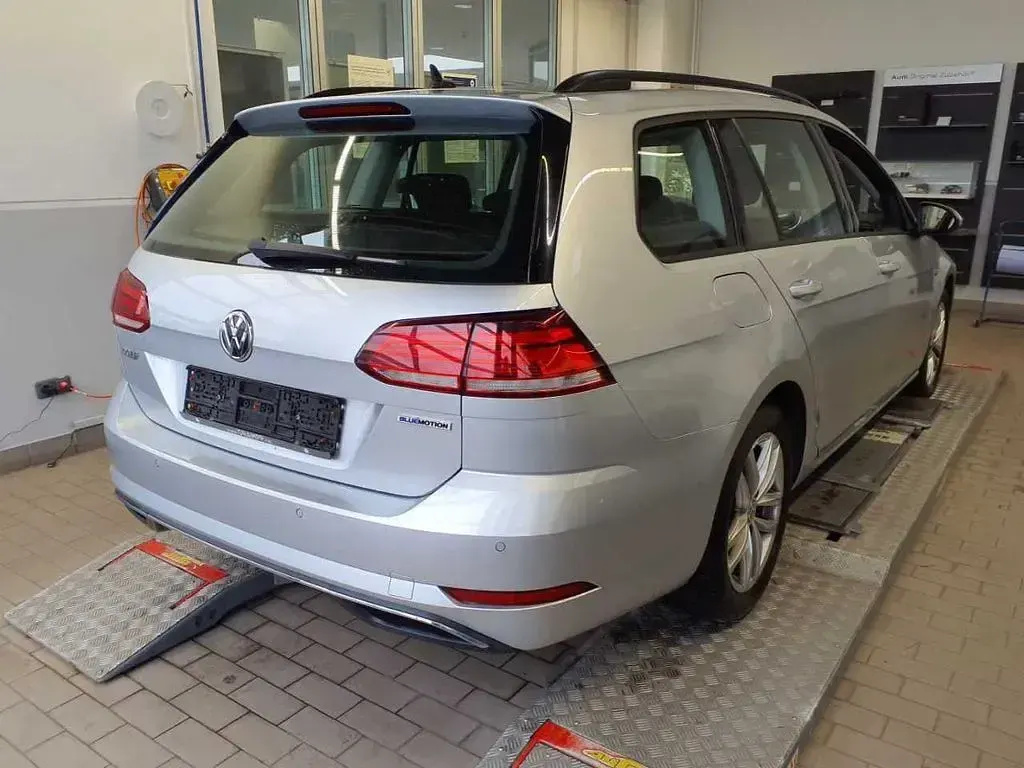 Gebraucht VW Golf VIII Comfortline 131 PS (96 kW) 2020 Silber Kombi
