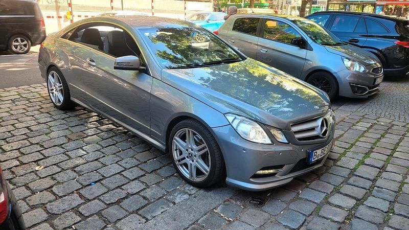 Grau Gebraucht 2012 Mercedes E250 Coupé | 10.000 € (Fairer Preis) - Bild 1/4