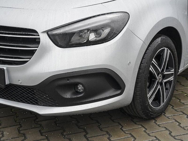 Gebraucht Mercedes T180 Progressive 116 PS (85 kW) 2024 Silber Van / Kleinbus