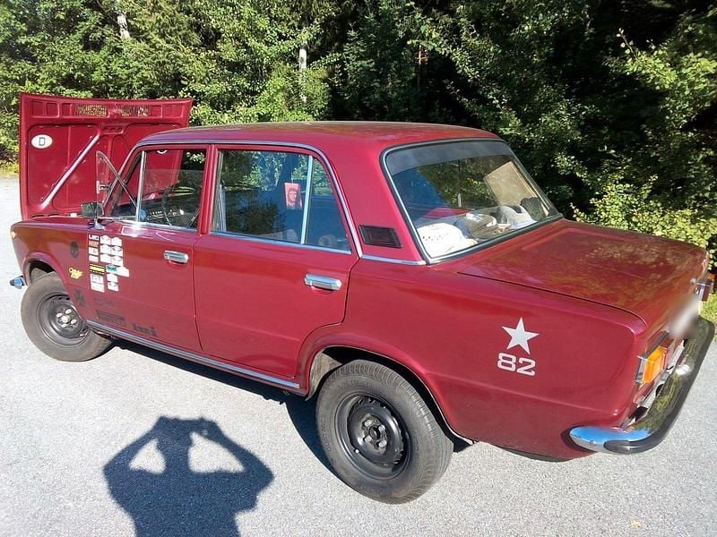 Second-hand Lada 1200 60 CP (44 kW) 1982 Roșu Berlinǎ