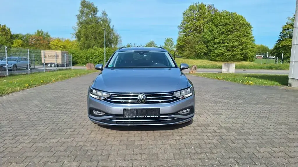 Gebraucht VW Passat Business 150 PS (110 kW) 2022 Silber Kombi