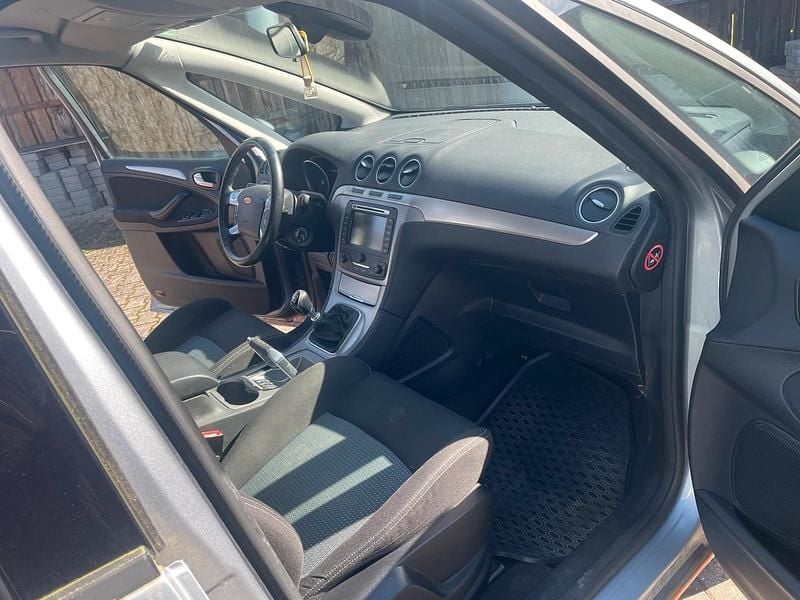 Gebraucht Ford S-MAX S 120 PS (88 kW) 2011 Silber Van / Kleinbus