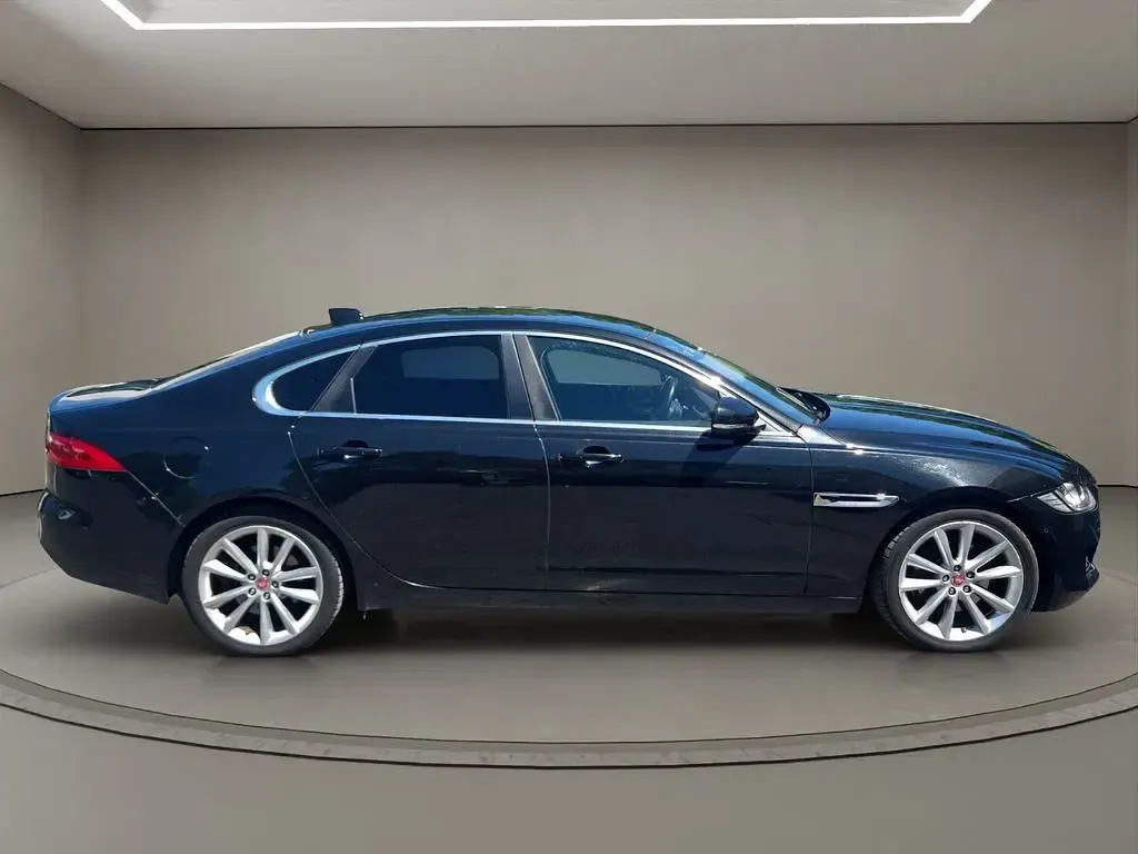 Gebraucht Jaguar XF Prestige 179 PS (131 kW) 2016 Schwarz Limousine