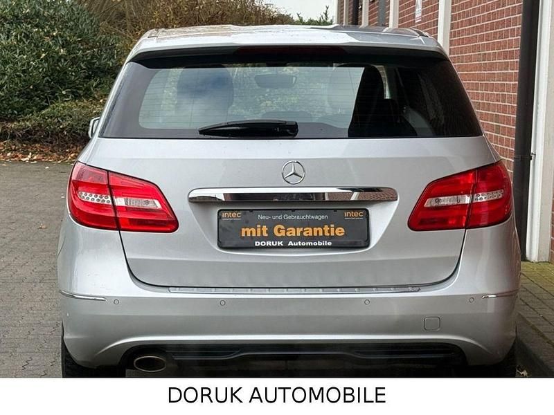 Gebraucht Mercedes B180 122 PS (89 kW) 2012 Silber Van / Kleinbus