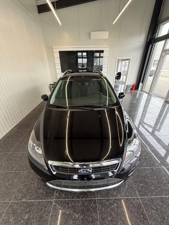 Używany Ford Focus Titanium 109 KM (80 kW) 2010 Czarny Sedan/Limuzyna