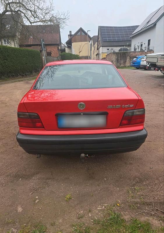 Second-hand BMW 318 90 CP (66 kW) 1995 Roșu Berlinǎ