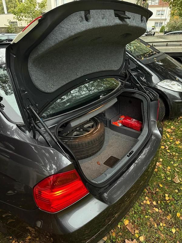 Gebraucht BMW 320 150 PS (110 kW) 2005 Grau Limousine