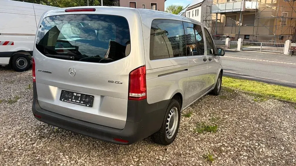 Gebraucht Mercedes Vito 190 PS (139 kW) 2021 Brillantsilber Van
