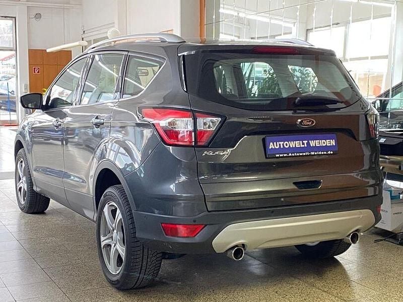 Gebraucht Ford Kuga Titanium 150 PS (110 kW) 2019 Grau SUV