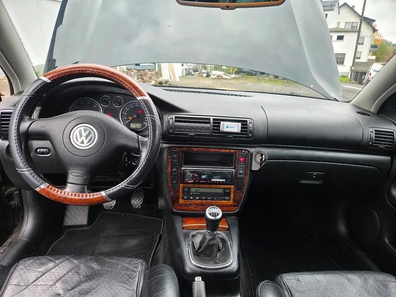 Schwarz Gebraucht 2002 VW Passat Kombi | 1.220 € (Guter Preis) - Bild 1/4