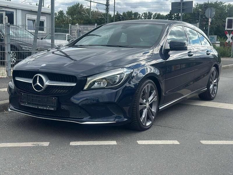 Gebraucht Mercedes CLA200 136 PS (100 kW) 2016 Blau Coupé