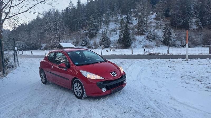 Rot Gebraucht 2008 Peugeot 207 Limousine | 1.899 € (Guter Preis) - Bild 1/4