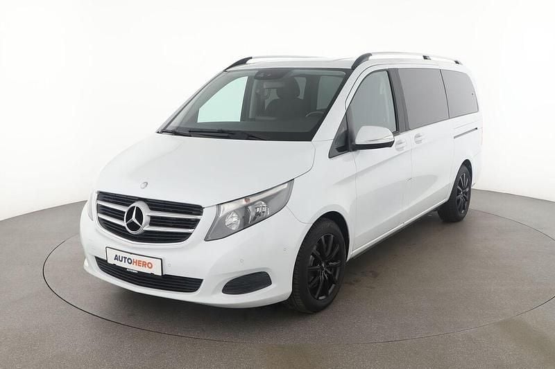 Weiß Gebraucht 2015 Mercedes V220 Edition Van / Kleinbus | 31.620 € (Guter Preis) - Bild 1/3
