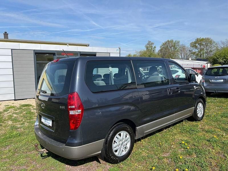 Gebraucht Hyundai H-1 136 PS (100 kW) 2017 Grau Van / Kleinbus