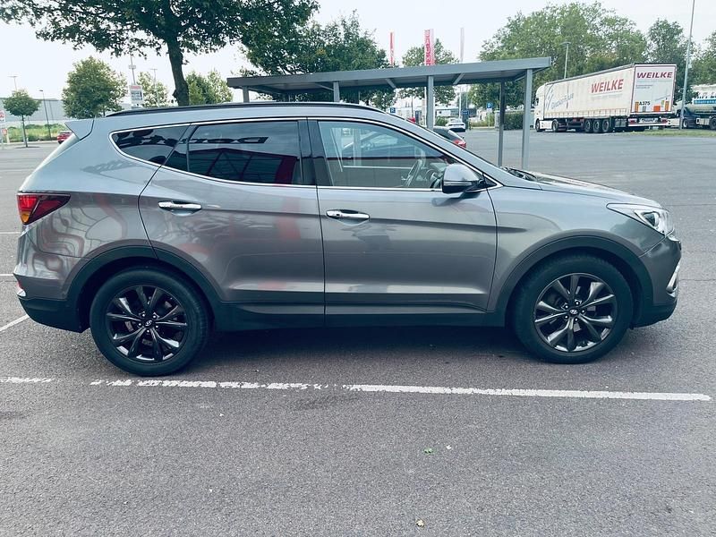 Gebraucht Hyundai Santa Fe 200 PS (147 kW) 2016 Grau SUV