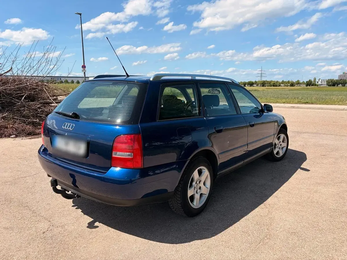 Gebraucht Audi A4 90 PS (66 kW) 2001 Blau Kombi