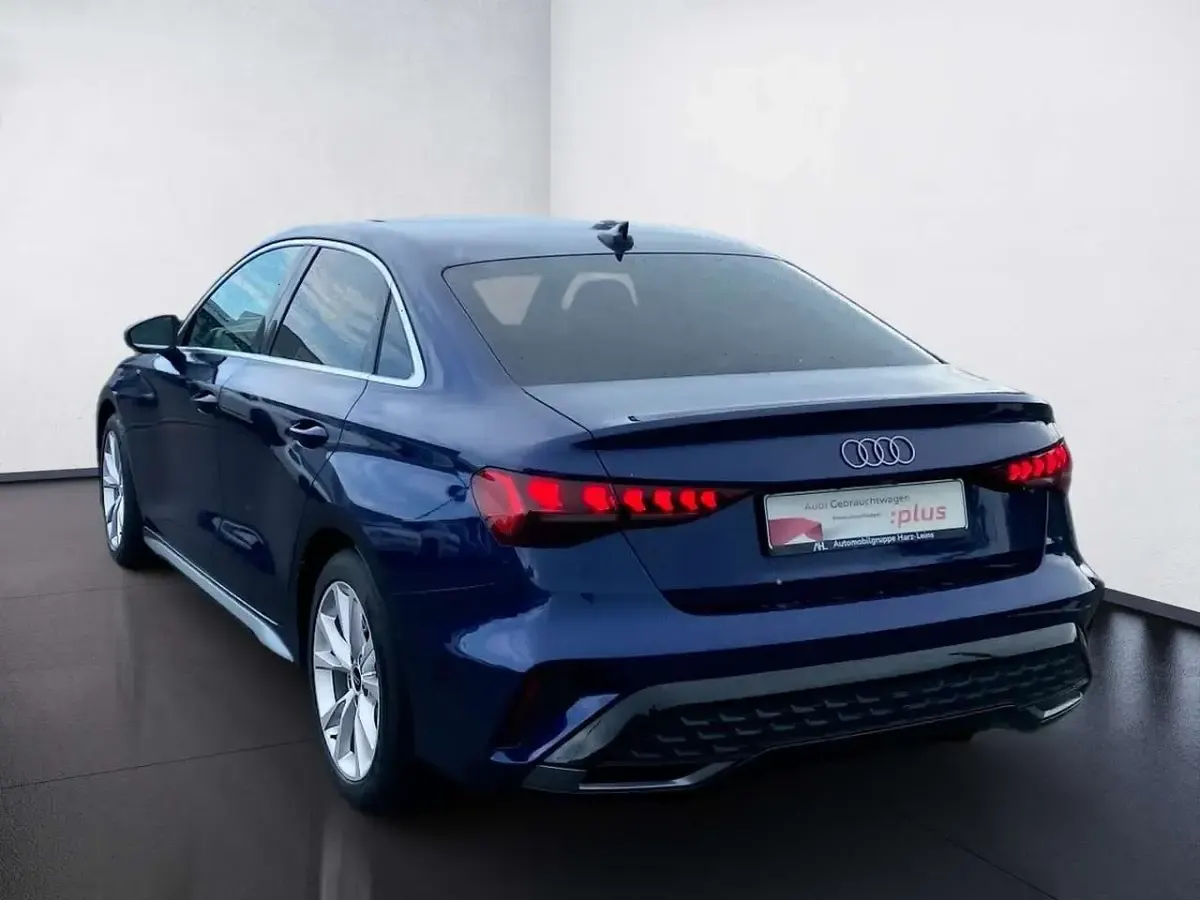 Gebraucht Audi A3 S-Line 116 PS (85 kW) 2025 Navarrablau metallic Limousine
