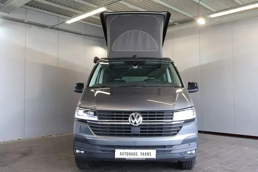 Gebraucht VW California Beach 150 PS (110 kW) 2023 Grau Van