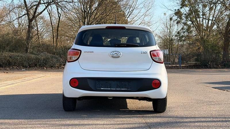 Gebraucht Hyundai i10 67 PS (49 kW) 2018 Weiß Kleinwagen