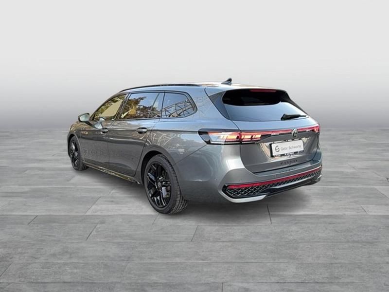 Gebraucht VW Passat R-line 150 PS (110 kW) 2024 Grau Kombi