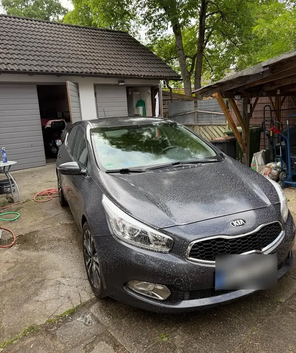 Gebraucht Kia Ceed 128 PS (94 kW) 2013 Grau Kleinwagen