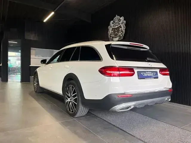 Gebraucht Mercedes E400 Avantgarde 340 PS (250 kW) 2020 Weiß Limousine