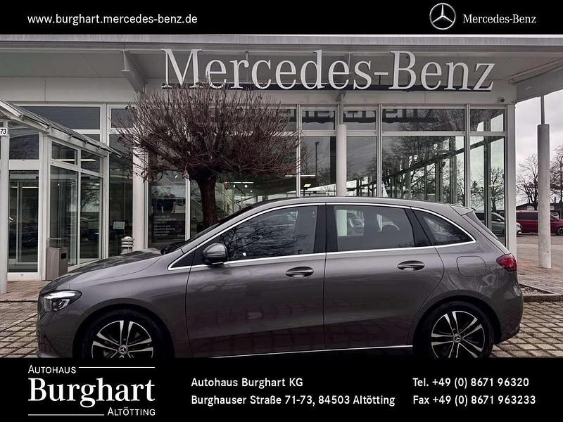 Gebraucht Mercedes B200 Advanced 163 PS (119 kW) 2024 Grau Van / Kleinbus
