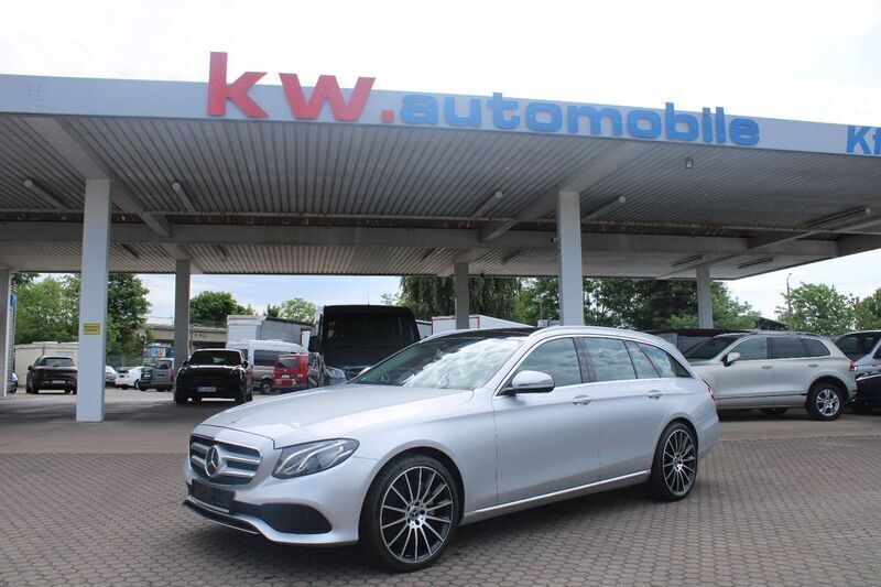Silber Gebraucht 2018 Mercedes E350 Limousine | 22.900 € (Superpreis) - Bild 1/4