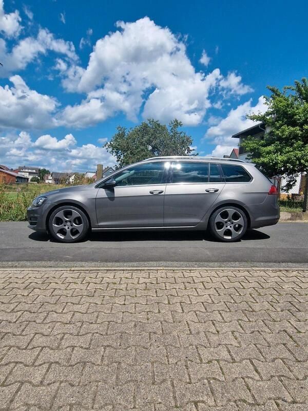 Grau Gebraucht 2017 VW Golf VII Highline Kombi | 10.999 € (Superpreis) - Bild 1/4