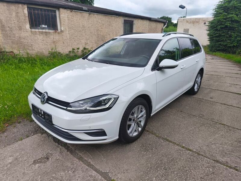 Weiß Gebraucht 2019 VW Golf VII Comfortline Kombi | 13.500 € (Superpreis) - Bild 1/4