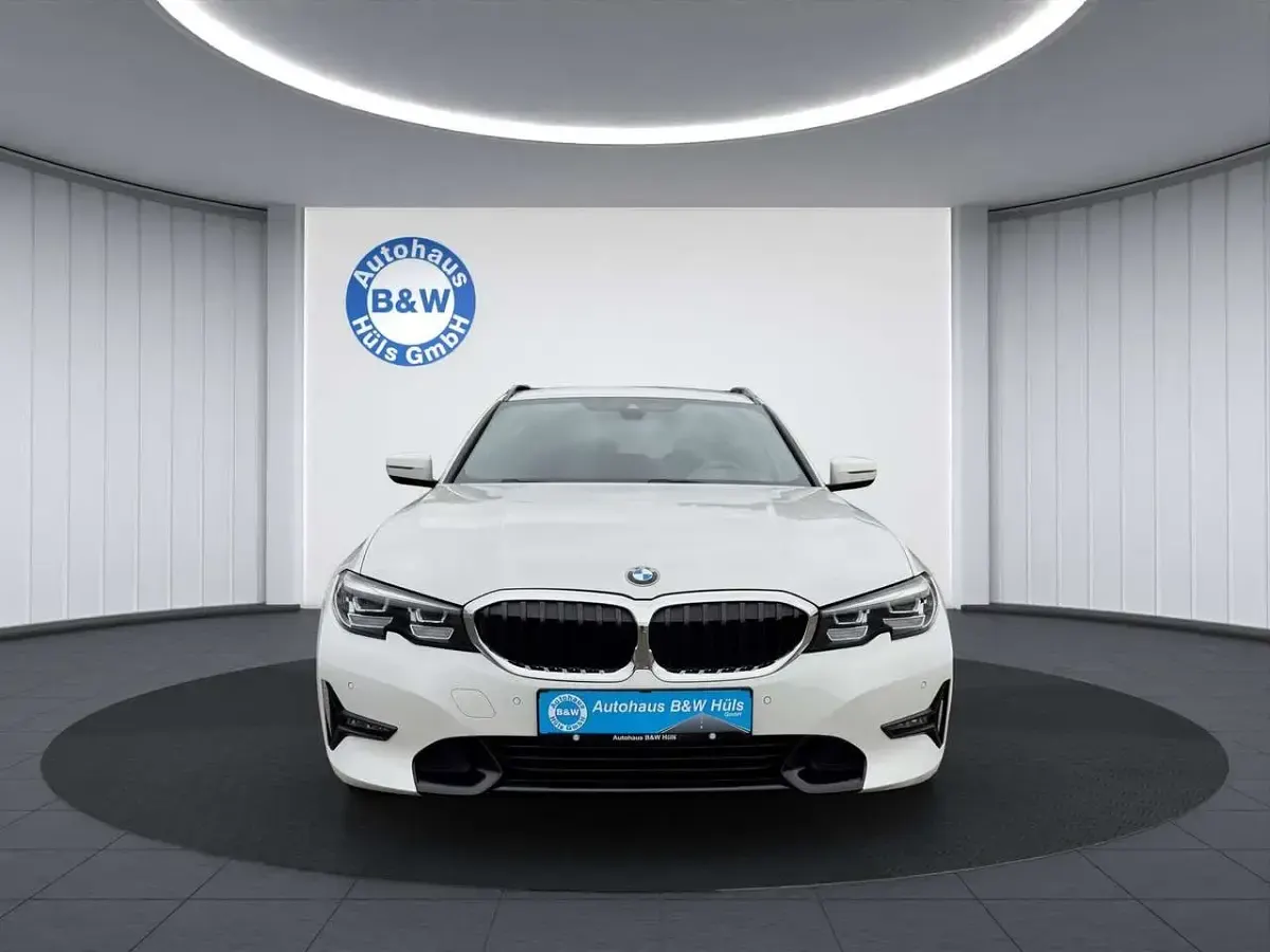 Gebraucht BMW 320 Sport Line 190 PS (139 kW) 2021 Alpinweiss iii Kombi