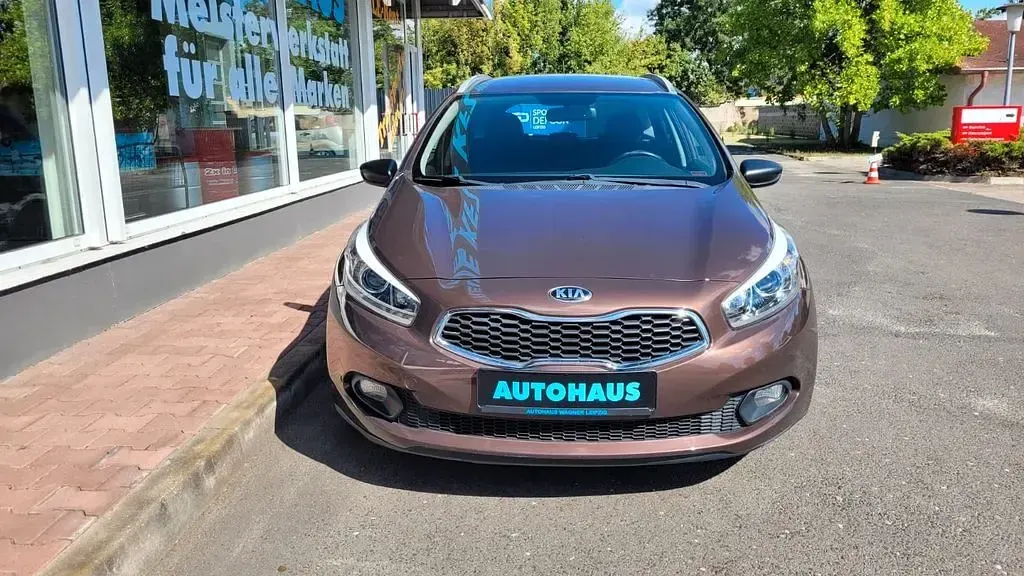 Gebraucht Kia Ceed Sportswagon Edition 7 135 PS (99 kW) 2013 Matrix brown Kombi