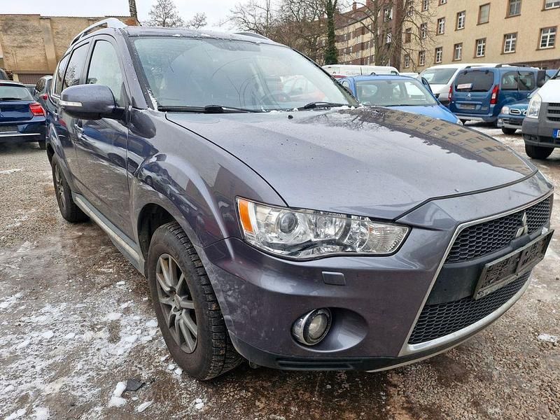 Grau Gebraucht 2010 Mitsubishi Outlander Intense SUV | 4.699 € (Fairer Preis) - Bild 1/4