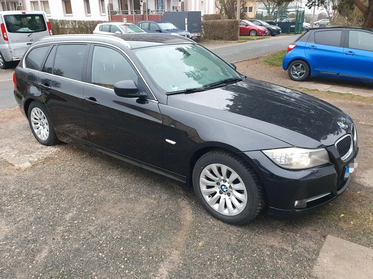 Gebraucht BMW 318 Exclusive 143 PS (105 kW) 2012 Schwarz Kombi
