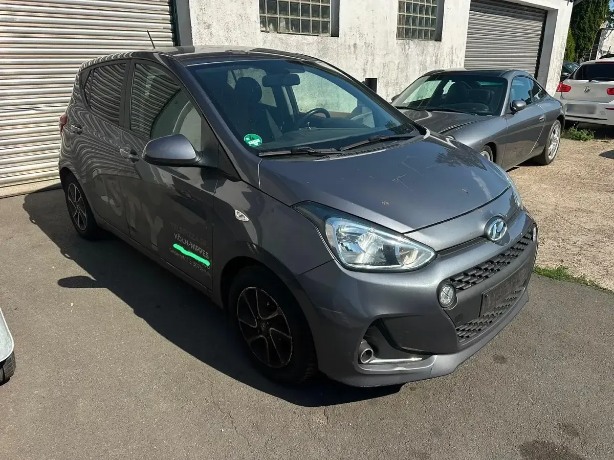 Gebraucht Hyundai i10 66 PS (48 kW) 2019 Grau Kleinwagen
