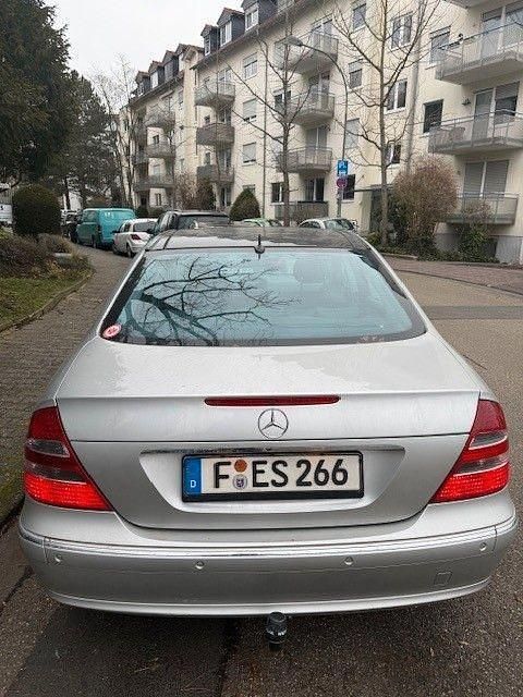 Gebraucht Mercedes E240 Avantgarde 177 PS (130 kW) 2002 Silber Limousine