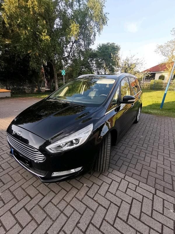 Schwarz Gebraucht 2016 Ford Galaxy Titanium Van / Kleinbus | 12.000 € (Fairer Preis) - Bild 1/4