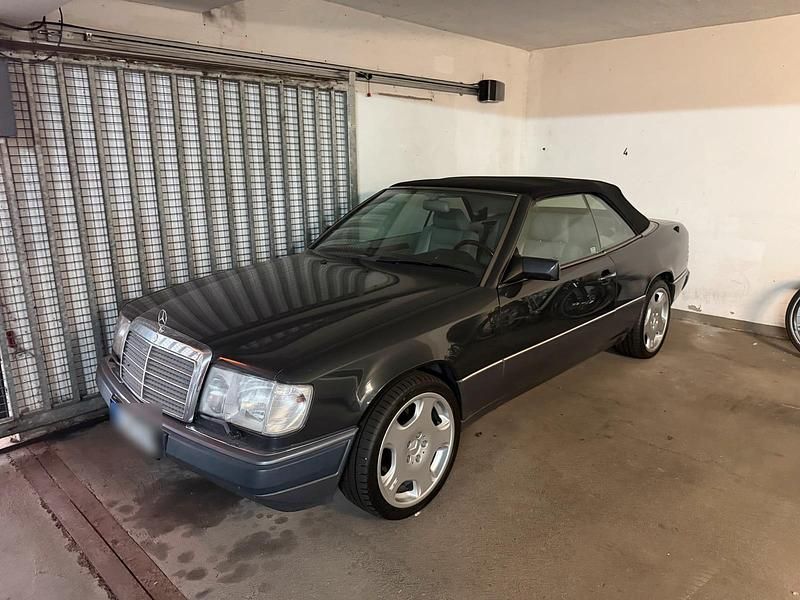 Gebraucht Mercedes E300 220 PS (161 kW) 1993 Schwarz Cabrio