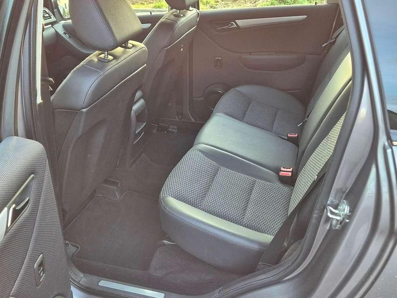 Gebraucht Mercedes 180 109 PS (80 kW) 2010 Silber Limousine