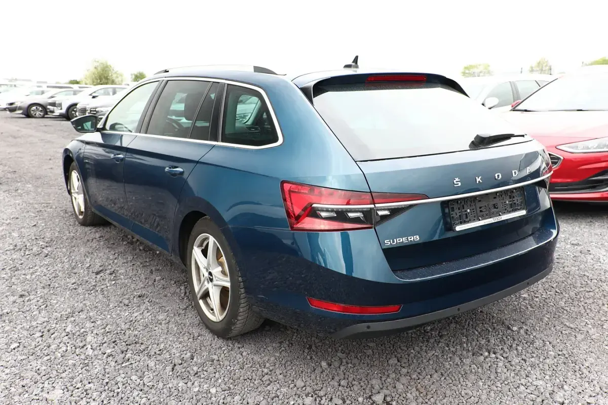 Gebraucht Skoda Superb Style 190 PS (139 kW) 2023 Blau metallic Kombi