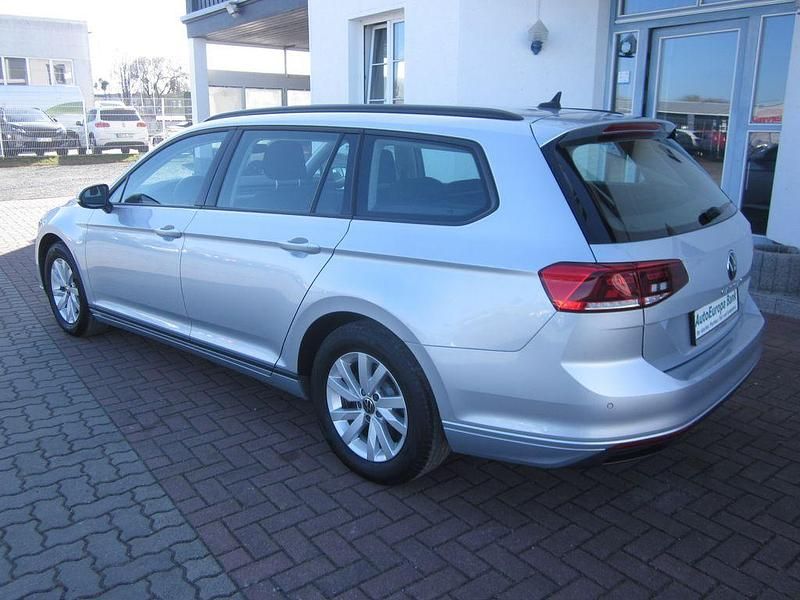 Gebraucht VW Passat 150 PS (110 kW) 2022 Silber Kombi